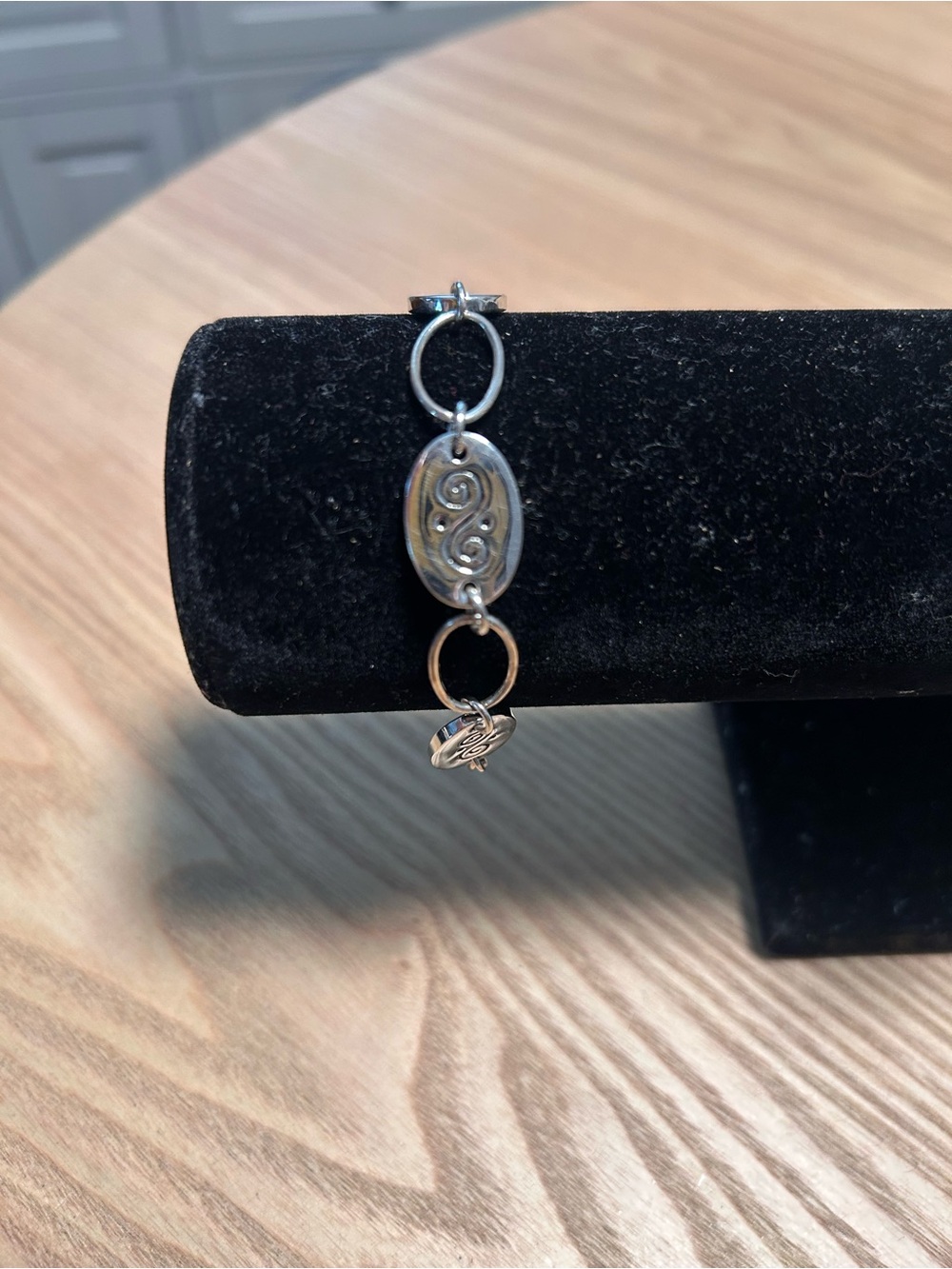Sterling Oval Link Bracelet with Swirl Medallion & word Amore Love in Silver